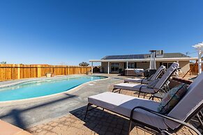 Desert Oasis Cozy Comfort Meets Outdoor Luxury