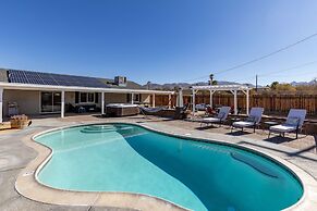 Desert Oasis Cozy Comfort Meets Outdoor Luxury