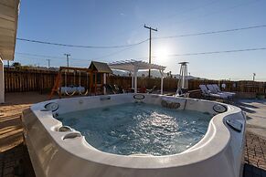 Desert Oasis Cozy Comfort Meets Outdoor Luxury