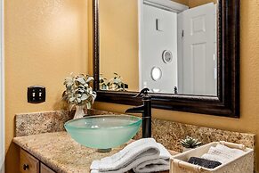 Desert Oasis Cozy Comfort Meets Outdoor Luxury