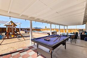 Desert Oasis Cozy Comfort Meets Outdoor Luxury