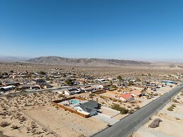 Desert Oasis Cozy Comfort Meets Outdoor Luxury