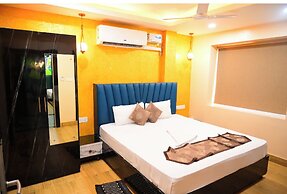 DhamStay Hotel Santosh Inn Near Temple