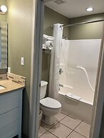 Twin Lakes Inn and RV