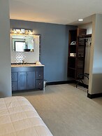 Twin Lakes Inn and RV