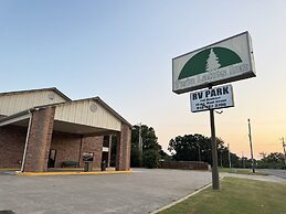 Twin Lakes Inn and RV