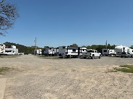 Twin Lakes Inn and RV