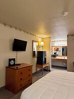 Twin Lakes Inn and RV
