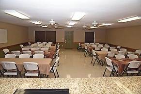 Twin Lakes Inn and RV