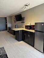 Twin Lakes Inn and RV