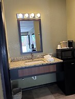 Twin Lakes Inn and RV