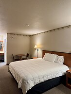 Twin Lakes Inn and RV