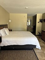 Twin Lakes Inn and RV