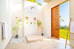 Casa Bella Vina Luxury Villa Near Beach Town