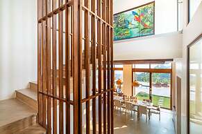 Casa Bella Vina Luxury Villa Near Beach Town