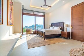 Casa Bella Vina Luxury Villa Near Beach Town