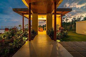 Casa Bella Vina Luxury Villa Near Beach Town