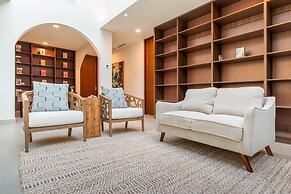 Casa Bella Vina Luxury Villa Near Beach Town