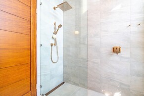 Casa Bella Vina Luxury Villa Near Beach Town