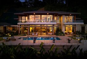 Casa Bella Vina Luxury Villa Near Beach Town