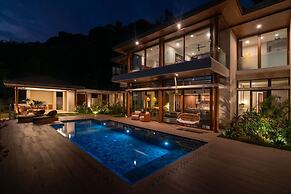 Casa Bella Vina Luxury Villa Near Beach Town