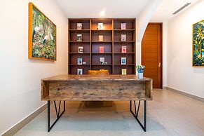 Casa Bella Vina Luxury Villa Near Beach Town