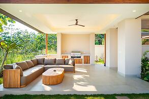 Casa Bella Vina Luxury Villa Near Beach Town