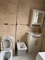 2 Bed Flat - Sleeps 4 - Parking - Wifi