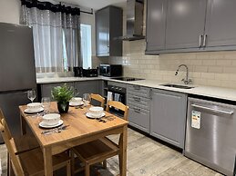 2 Bed Flat - Sleeps 4 - Parking - Wifi