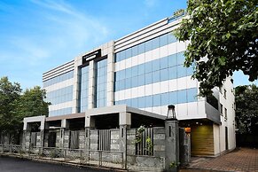 Luxury Urban Stays Near Chennai Airport