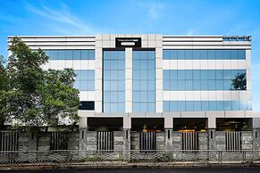 Luxury Urban Stays Near Chennai Airport