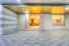 Luxury Urban Stays Near Chennai Airport