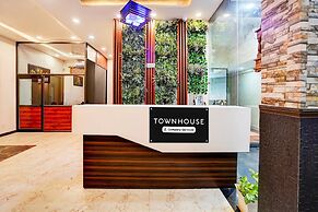 Cozy Stays Near Vishwanath Temple