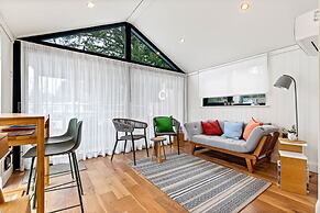 Ondine Houseboat on the Thames - From 160 Per Night