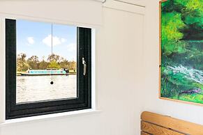 Ondine Houseboat on the Thames - From 160 Per Night