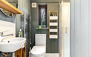 Ondine Houseboat on the Thames - From 160 Per Night