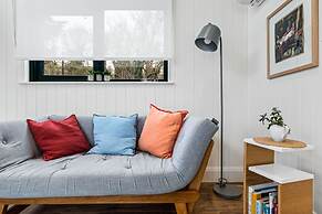 Ondine Houseboat on the Thames - From 160 Per Night