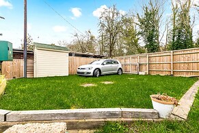 Ondine Houseboat on the Thames - From 160 Per Night