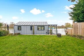 Ondine Houseboat on the Thames - From 160 Per Night