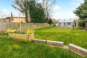 Ondine Houseboat on the Thames - From 160 Per Night
