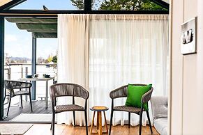 Ondine Houseboat on the Thames - From 160 Per Night