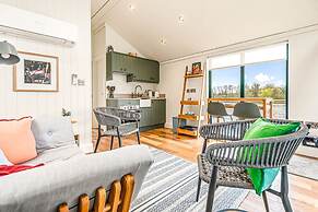 Ondine Houseboat on the Thames - From 160 Per Night