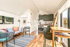 Ondine Houseboat on the Thames - From 160 Per Night