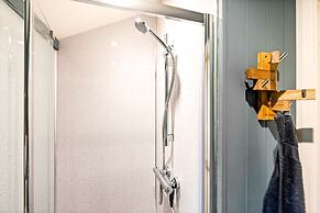 Ondine Houseboat on the Thames - From 160 Per Night