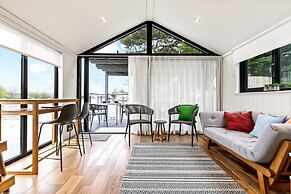 Ondine Houseboat on the Thames - From 160 Per Night