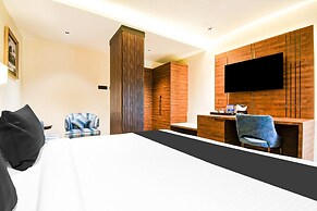 Deluxe Double Stays Near Paridh Crossing