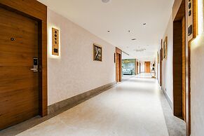 Deluxe Double Stays Near Paridh Crossing