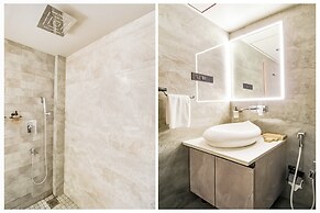 Deluxe Double Stays Near Paridh Crossing