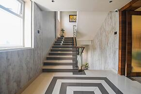 Deluxe Double Stays Near Paridh Crossing