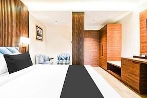 Deluxe Double Stays Near Paridh Crossing